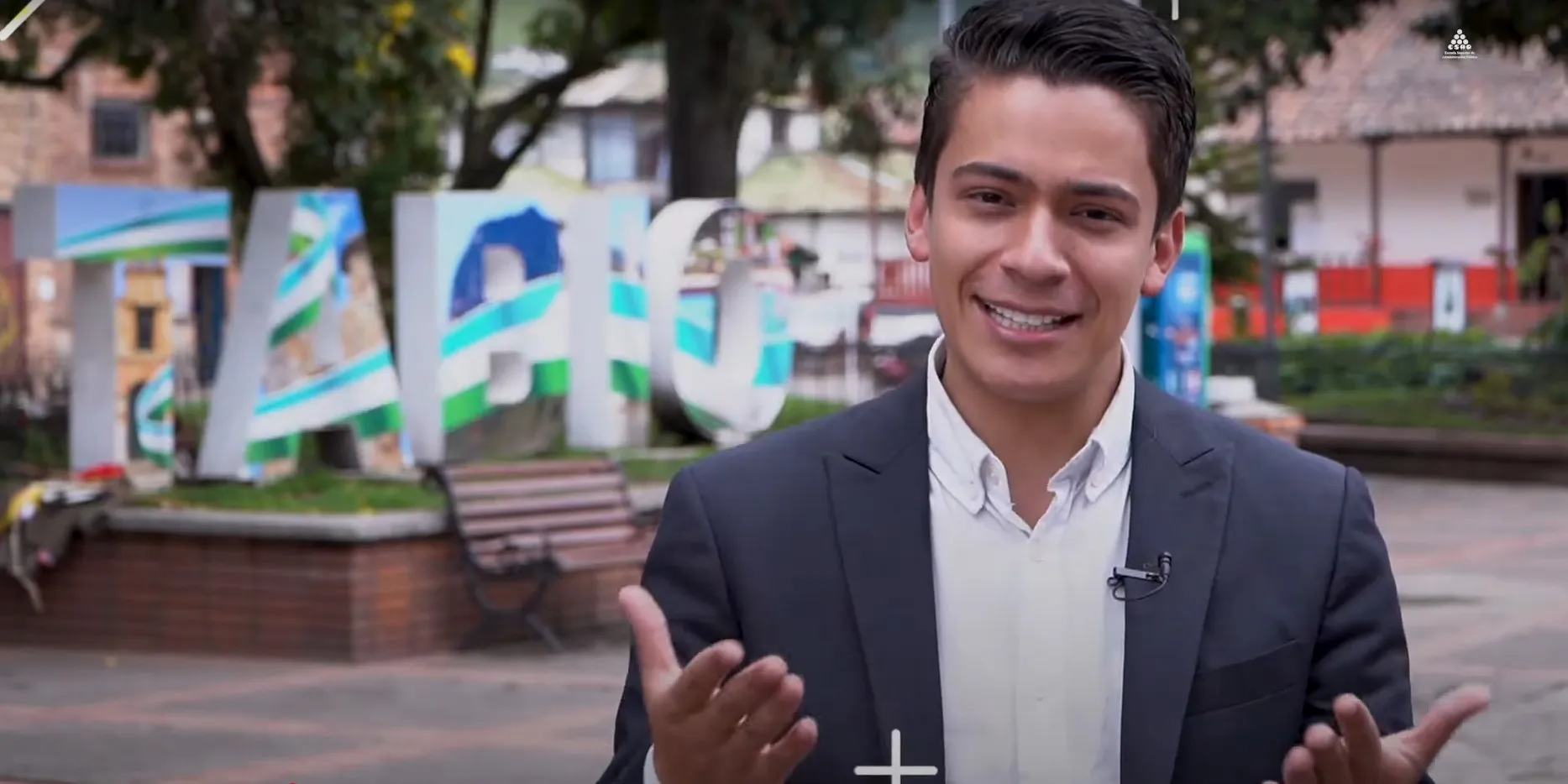 Rolando González hablando en video